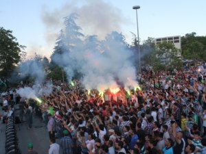 Konya şampiyonu kucakladı