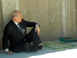 Bahçeli Ülkücü Şehitler Anıtı'nda namaz kıldı
