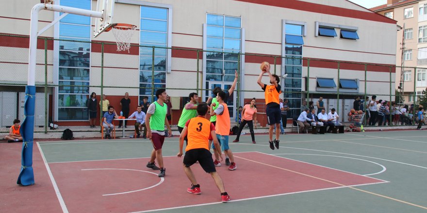 Akşehir'de Sokak Basketbolu Turnuvası sona erdi
