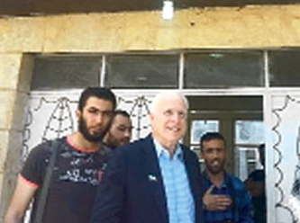 McCain dün gizlice Suriye'ye gitti ve