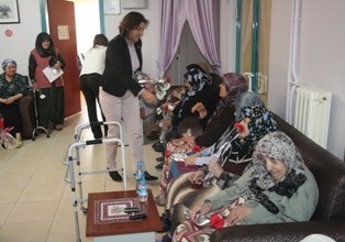Bera çalışanları yaşlıları unutmadı!