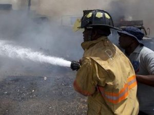 Haiti'nin en büyük limanı yandı: 31 yaralı