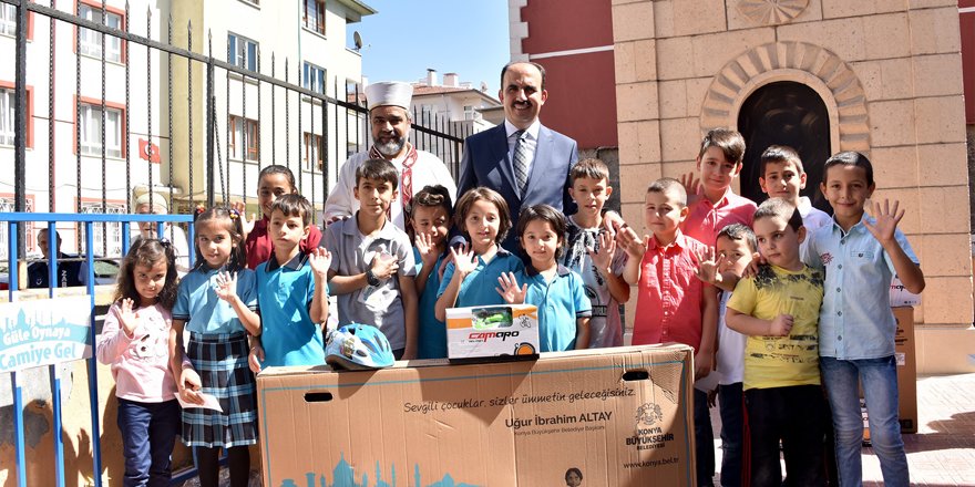 Başkan Altay, çocukların bisiklet mutluluğuna ortak oldu