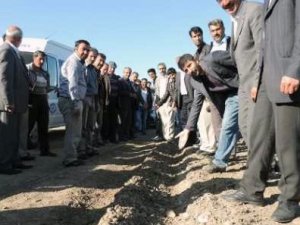 Kırgızistan'daki yol kapatma eylemine olağanüstü hal