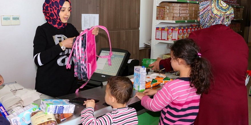 İhtiyaç sahiplerine kırtasiye yardımı