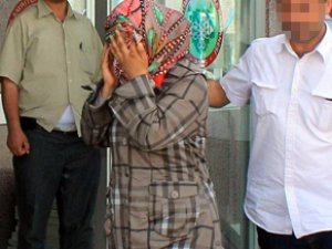 "Seni de anneni de satacağım" diyen babasını bıçakladı