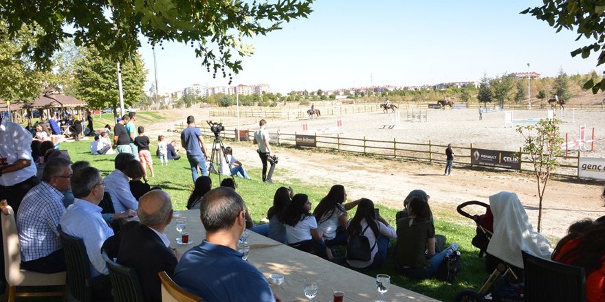 Selçuk Üniversitesinde Binicilik Sosyal Tesisleri tanıtıldı