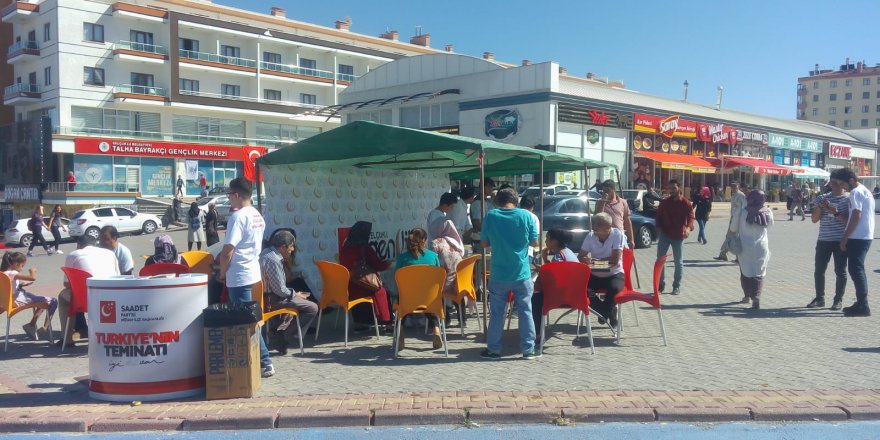 Saadet Selçuklu Gençlik Kollarından aşure ikramı