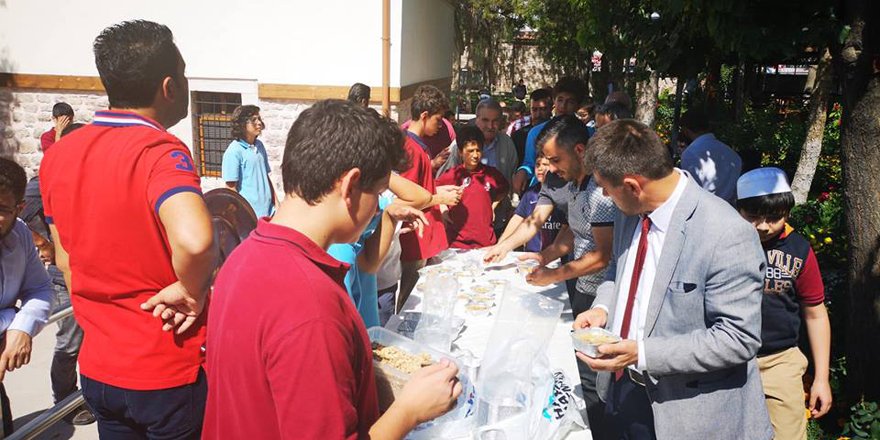 Armağan Koleji'nde aşure ikram edildi