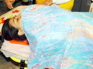 Koca dayağı yüzünden balkondan atladı