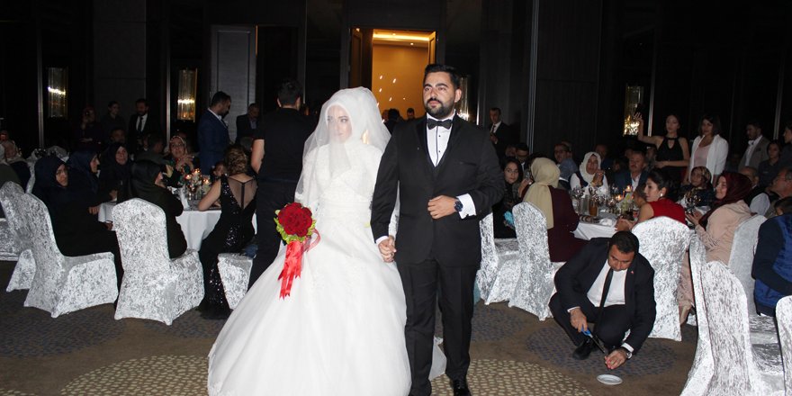 Recep Çınar oğlu Emre’yi evlendirdi