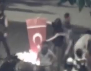 Ankara'da Türk bayrağını yaktılar!