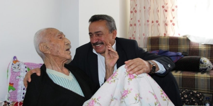 Başkan Tutal yaşlı ve hastaları ziyaret etti