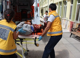 İki metreden başının üzerine düştü