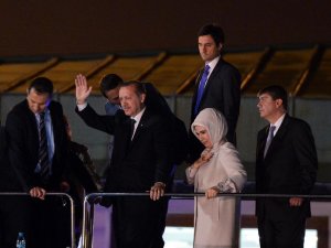 AK Partililerden M. Ali Alabora'ya gönderme