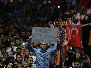 "Yol ver ezelim Taksim'i ezelim"