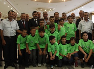 Çocuklara Konyaspor forması dağıtıldı