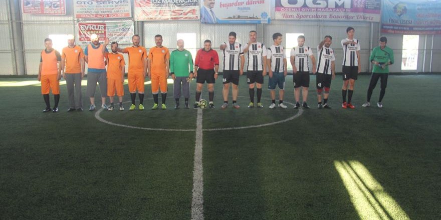 Beyşehir'de halı saha futbol turnuvası başladı