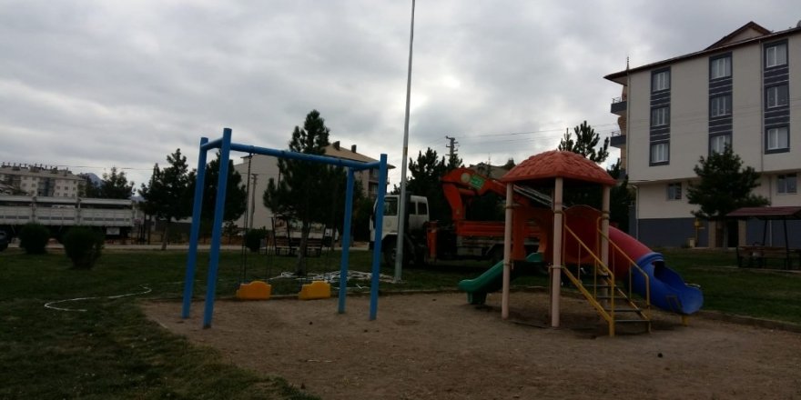 Seydişehir Belediyesi parkları aydınlatıyor