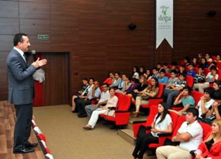Gökbel öğrencilerin sorularını yanıtladı