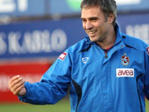 Ersun Yanal kalp krizi geçirdi!