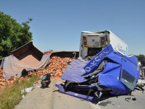 Akşehir'de iki tır çarpıştı: 2 yaralı