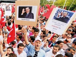 Mitinglerde pankart savaşları