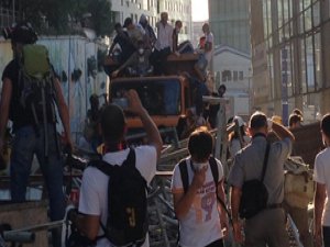 Çarşı Taksim'e kamyonla girdi!