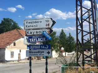 Belde ve köylerin tabelaları yenilenmeli