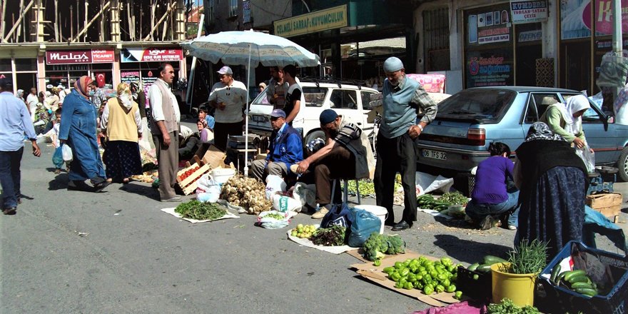 Seydişehir'de organik köy pazarına yoğun ilgi