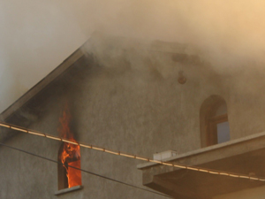 Söndürülmeyen ocak evi yaktı