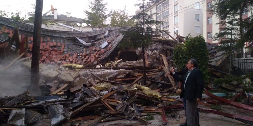 Seydişehir Halk Eğitim Merkezi binasının yıkımına başlandı