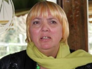 Claudia Roth yine sahnede