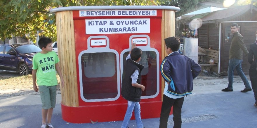 Beyşehir Belediyesinden parka kitap ve oyuncak kumbarası