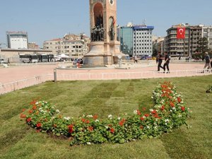 Gezi Parkı çiçek açtı