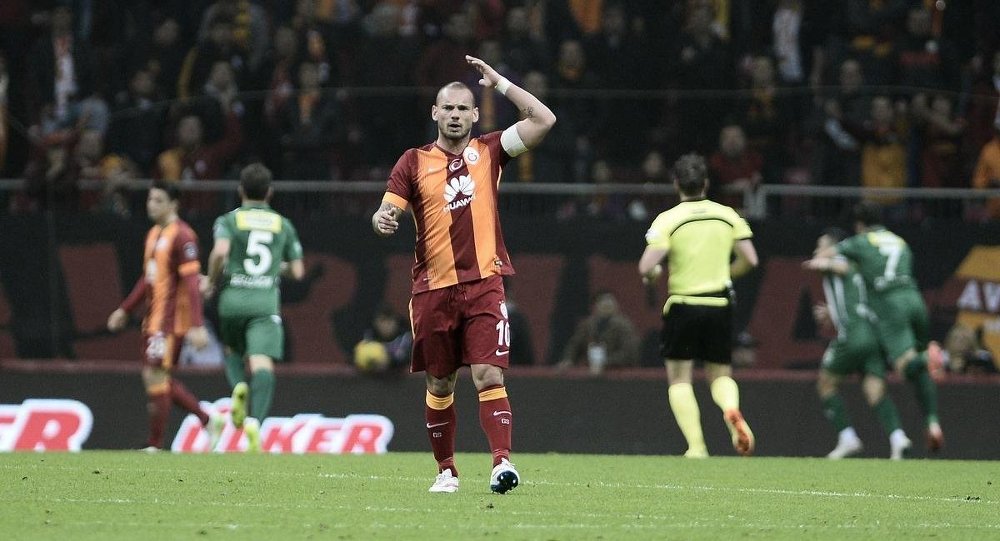 Sneijder: Fatih Terim'le çalışmak isterim