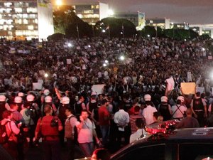 '10 sent' protestosu yayılıyor