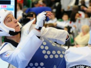 Nur Tatar'dan altın madalya