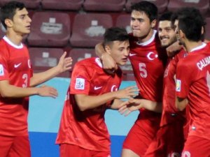 Millilerimiz güle oynaya: 3-0