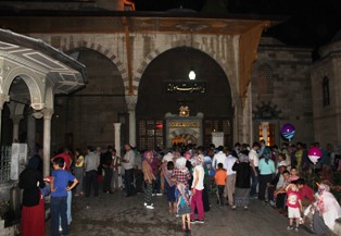 Berat Kandili'nde Mevlana Müzesi doldu taştı