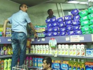 Marketten kar maskeli hırsızlık