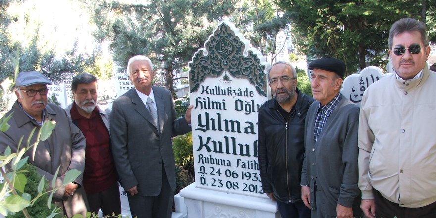 Merhum Yılmaz Kulluk mezarı başında anıldı