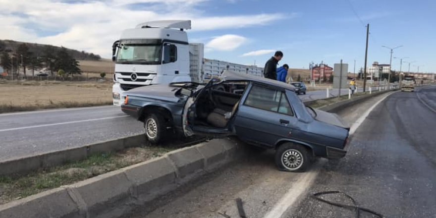 Ilgın'da otomobil yoldan çıktı: 2 yaralı