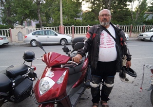 74’lük dede motorla Türkiye'yi geziyor