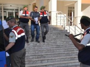 Düşürdükleri cep telefonu hırsızları ele verdi