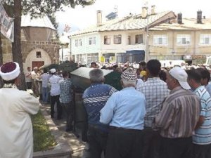 Cinnet kurbanları toprağa verildi