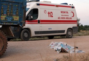 Üzerinden düştüğü traktörün altında öldü