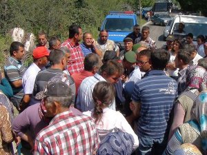 Ereğli'de köylüler yolu trafiğe kapattı