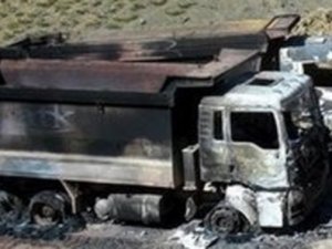 Tunceli'de 6 araç ateşe verildi