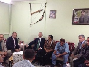 Kılıçdaroğlu Sarısülük'ün ailesini ziyaret etti